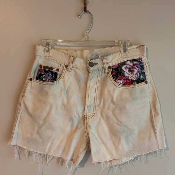 Calvin Klein White Denim Shorts Frayed Floral Pockets High Rise - Picture 1 of 5